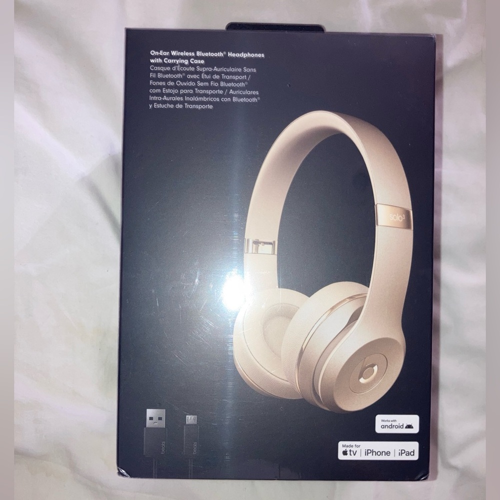 SOLD Gold Beats SOLO 3 On-Ear Wireless Bluetooth Headphones Brand New and Sealed - Picture 3 of 16